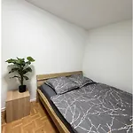 Center 2 Design